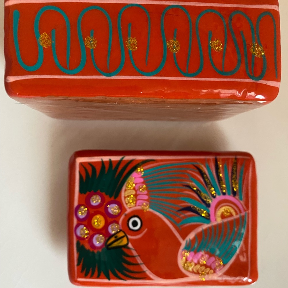 Hand painted pottery trinket box in shades of salmon, green black & gold - Picture 2 of 6